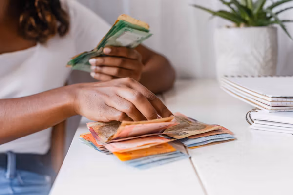 How to Manage Your Money on a Low Income post thumbnail image